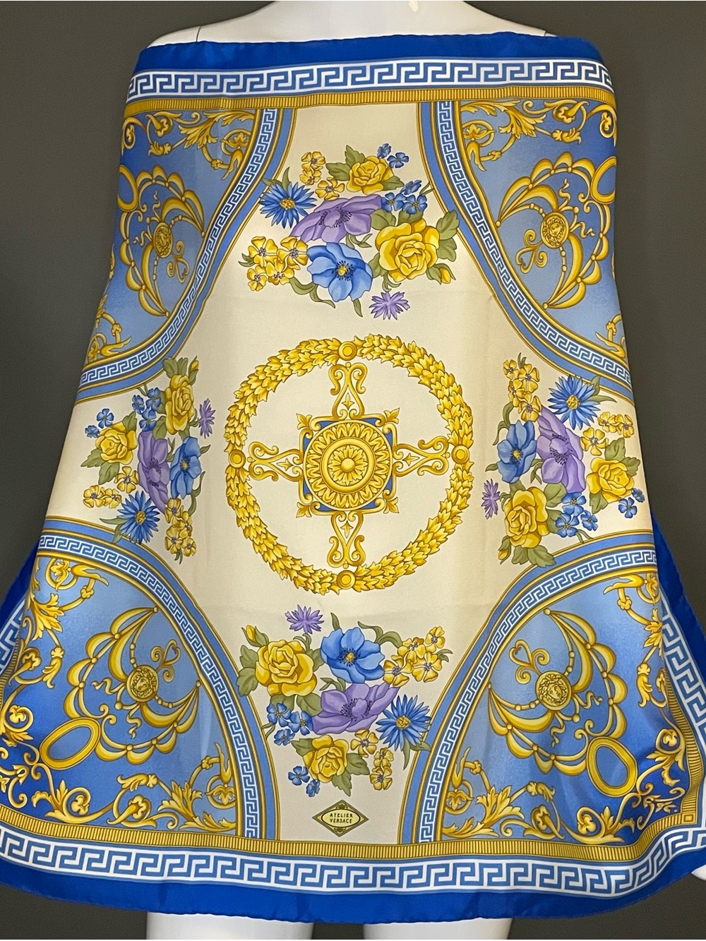Atelier Versace Silk Scarf 26 In Mint Unworn Condition w/original Envelope - Picture 4 of 10